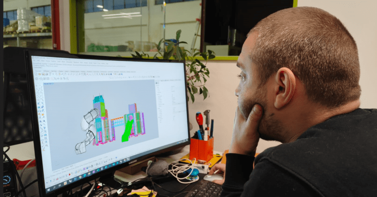 Stileurbano progetta i giochi per i parchi con fantasia e tecnica secondo la Normativa EN1176. Progettiamo secondo le esigenze del cliente anche con Mega stampante 3D